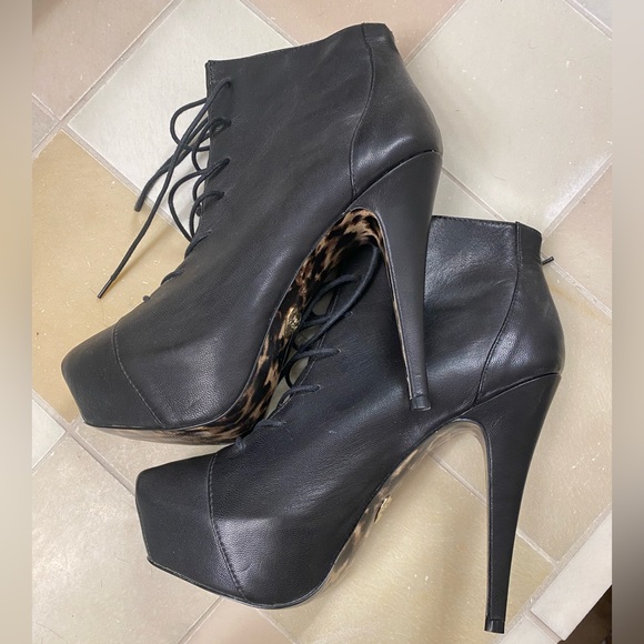 Betsey Johnson bootie with platform. - Picture 2 of 7